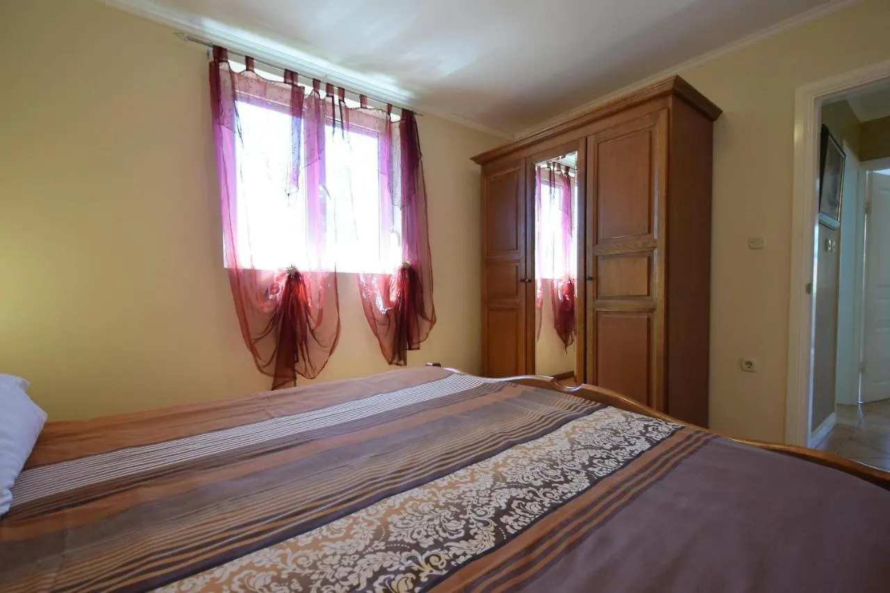 Apartments Jelica Njivice Croatia