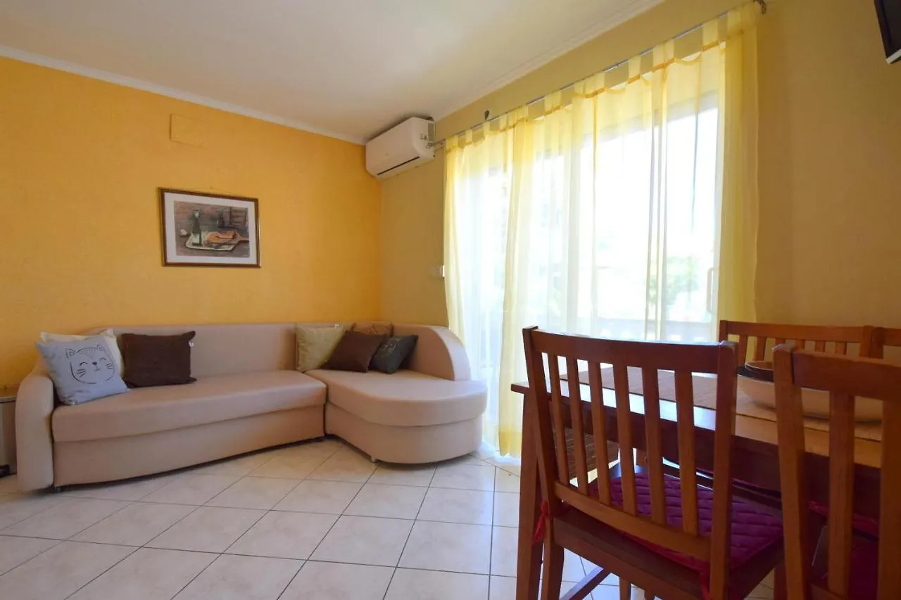 Apartments Jelica Njivice Croatia